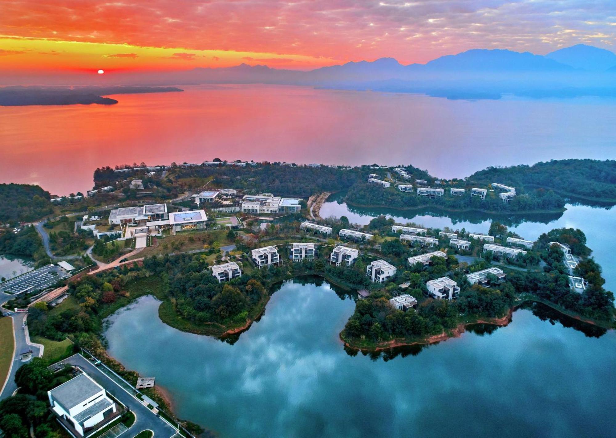 Lushan West Sea Resort, Curio Collection By Hilton Csiucsiang Kültér fotó